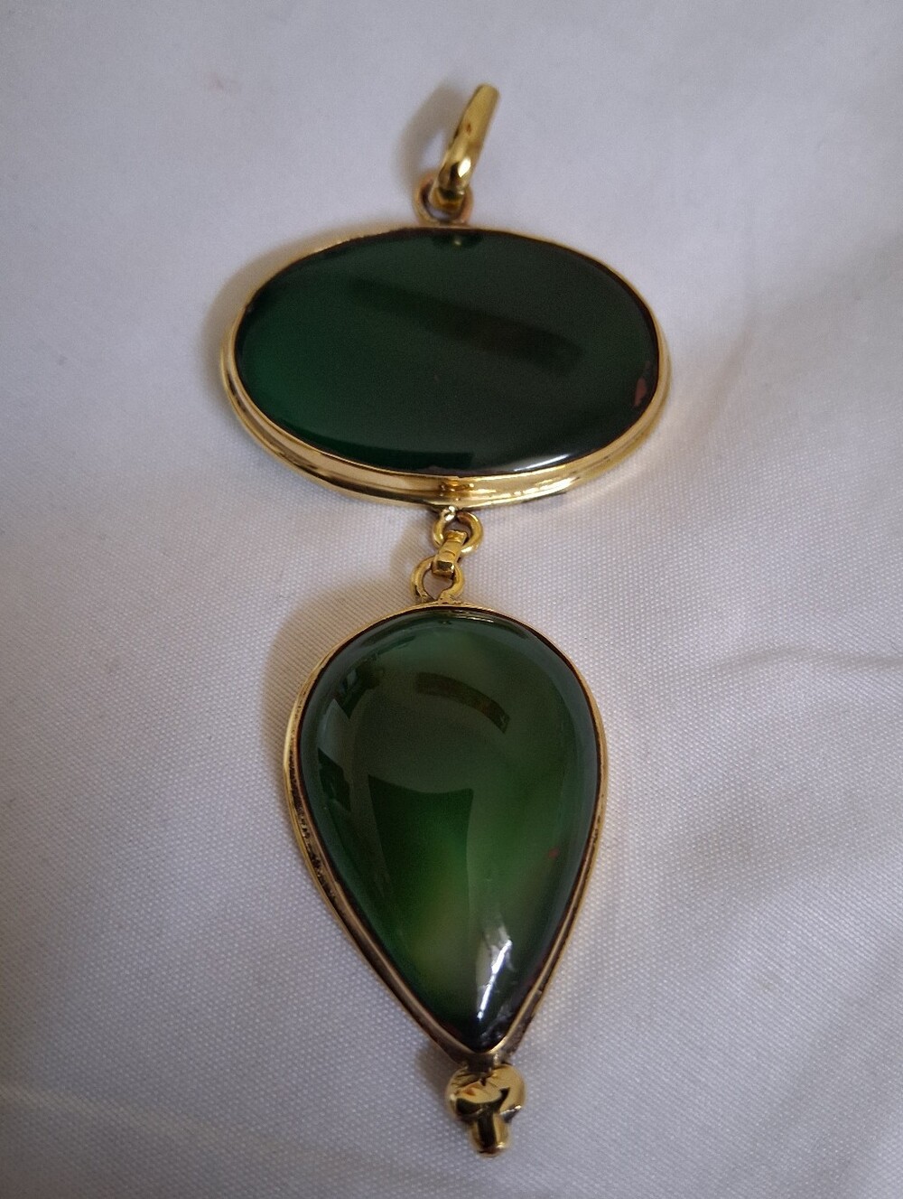 GOLD-TONE GREEN AGATE GLASS DROP PENDANT